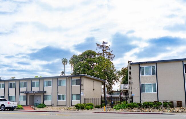 1530/40 Kentwood Apartments