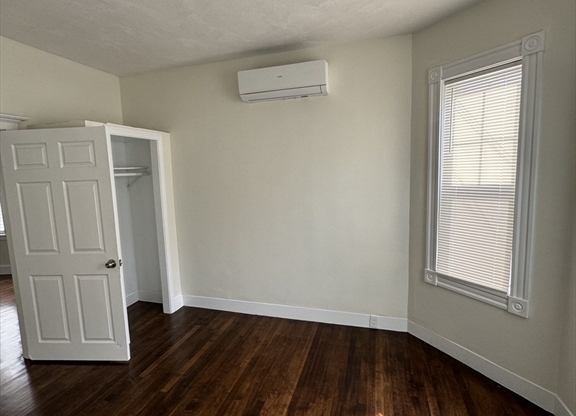 3 beds, 1 bath, 1,100 sqft, $3,000, Unit 1