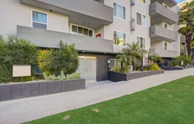 1371 S. Beverly Glen Blvd.