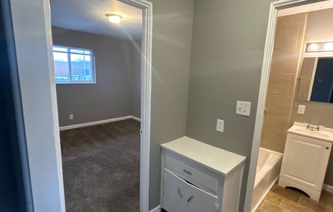 2 beds, 1 bath, 750 sqft, $1,095, Unit B10 1011 16