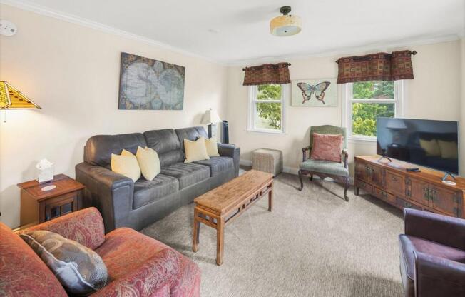 2 beds, 1 bath, 1,200 sqft, $5,750