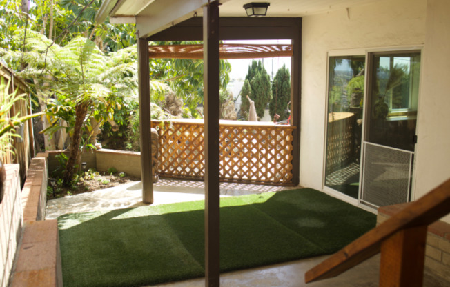 1551 MONMOUTH DR