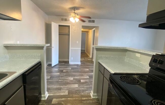 2 beds, 1 bath, 900 sqft, $1,051, Unit 16E