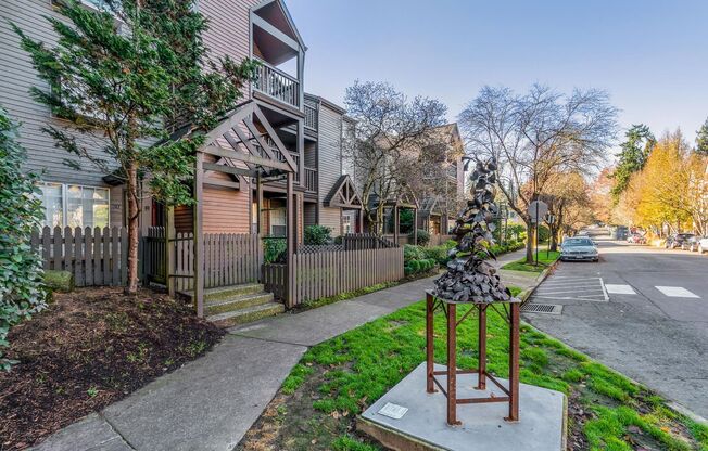 1 bed, 1 bath, 840 sqft, $1,750, Unit 49