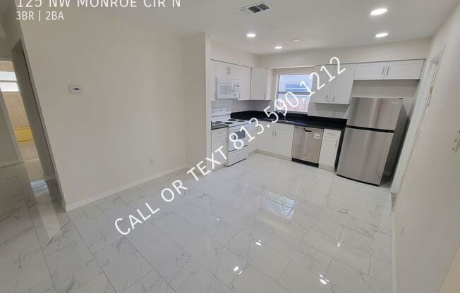 125 NW MONROE CIR N