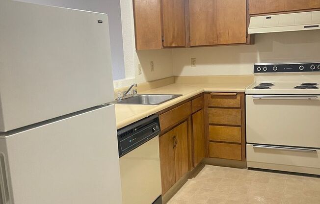 1 bed, 1 bath, $1,050, Unit Apt 4