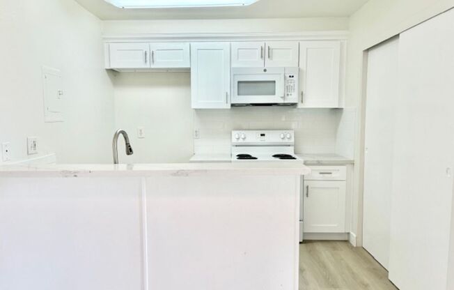 2 beds, 1 bath, $2,345