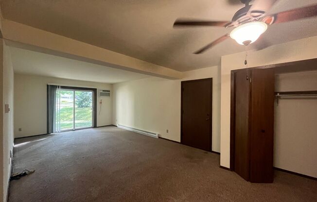 2 beds, 1 bath, 965 sqft, $1,625, Unit 7749CD