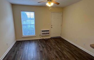 1 bed, 1 bath, $875, Unit B-13