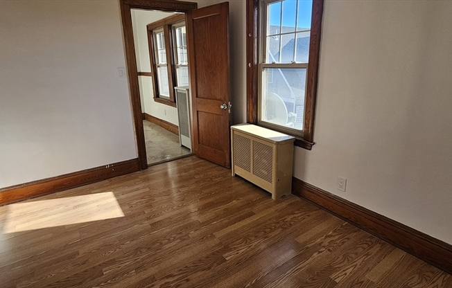 3 beds, 1 bath, 1,000 sqft, $2,950, Unit 2