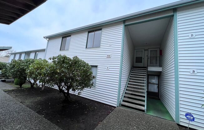 Charming Two- Bedroom Located in Tall Firs - Federal Way