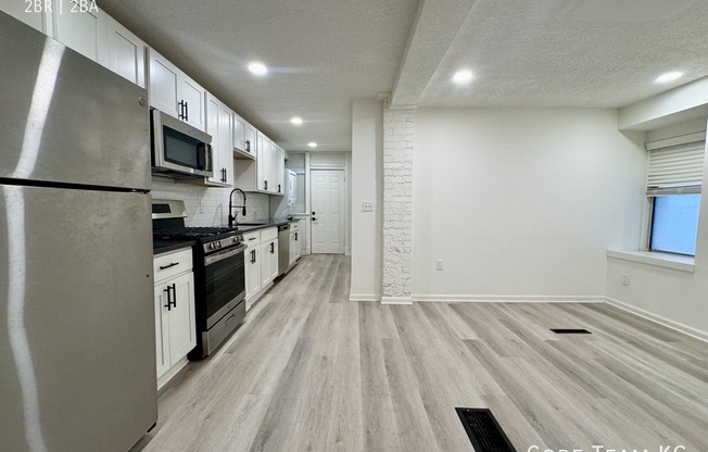 1413 W 39 ST