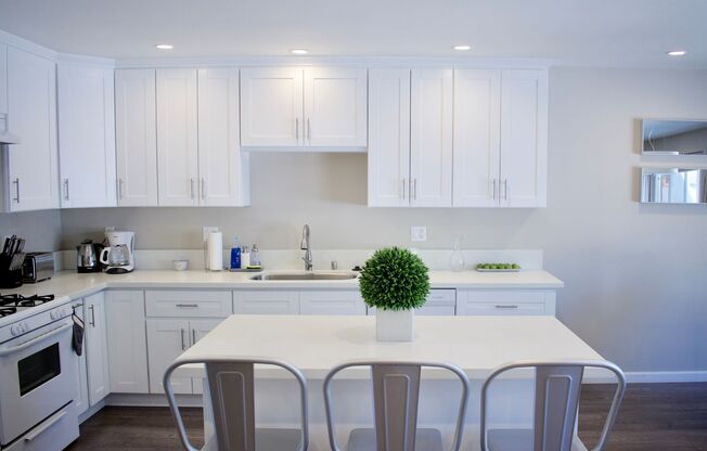 (Anna) 4216 Mary Ellen Avenue