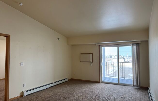 1 bed, 1 bath, 718 sqft, $985, Unit 605-307
