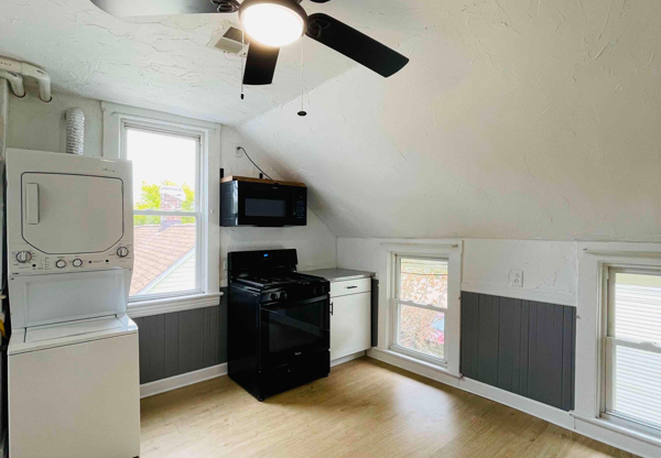 2051 W 45 ST