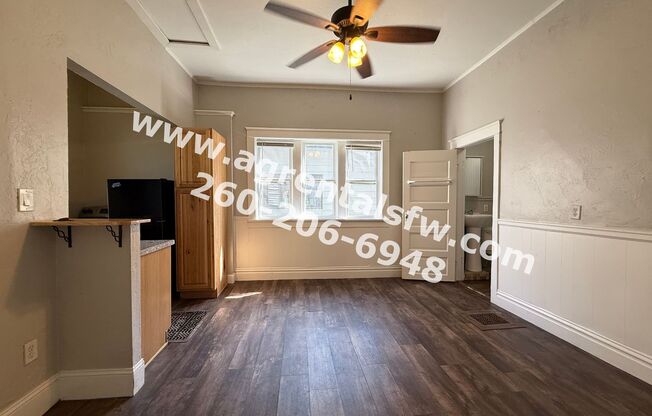 2411 Fox Ave