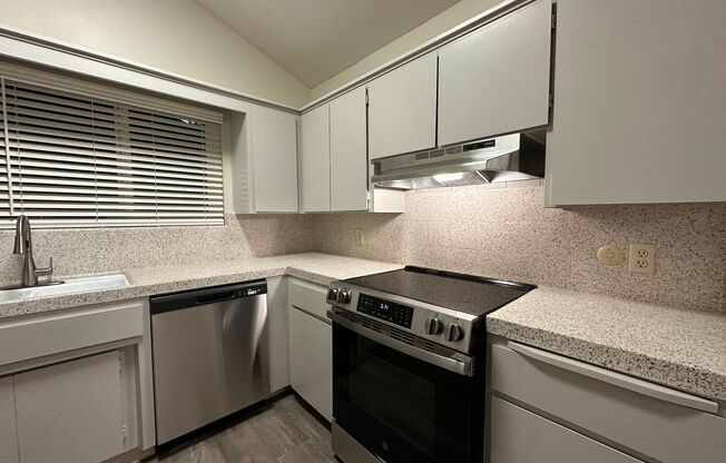 2 beds, 2 baths, $2,500, Unit 4369