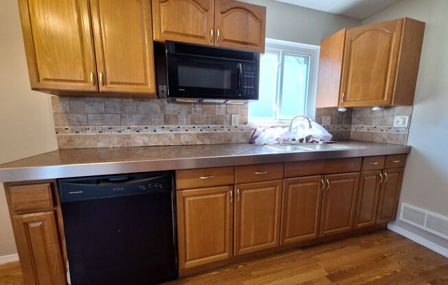 Your next Home!!! Charming Three Bedroom in Roseville