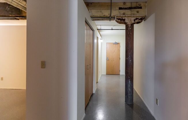 2 beds, 1 bath, 212 sqft, $1,625, Unit 008