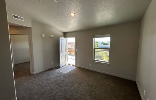 2 beds, 1 bath, $1,450, Unit Unit H303