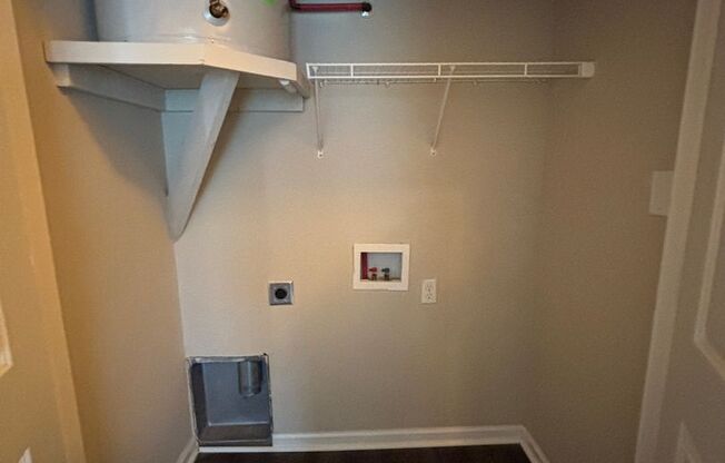 2 beds, 2 baths, 927 sqft, $915, Unit F3
