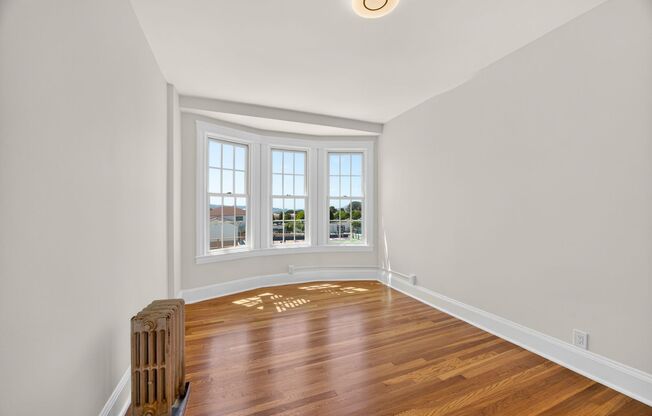 990 Bay Street (1114r)