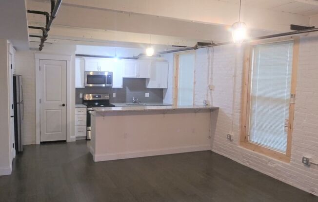 1 bed, 1 bath, 1,096 sqft, $2,050, Unit 108
