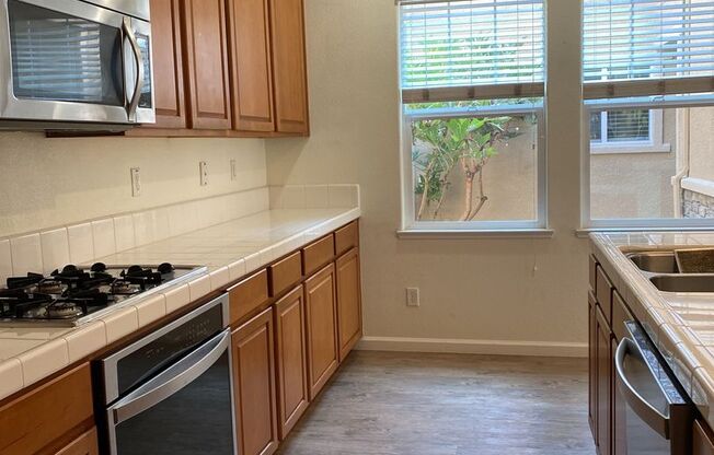 3 beds, 2.5 baths, $2,675, Unit #3014