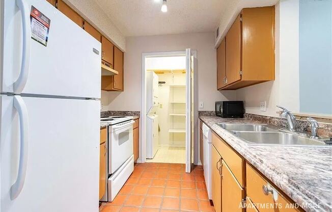 402 N FREDERICKSBURG ST