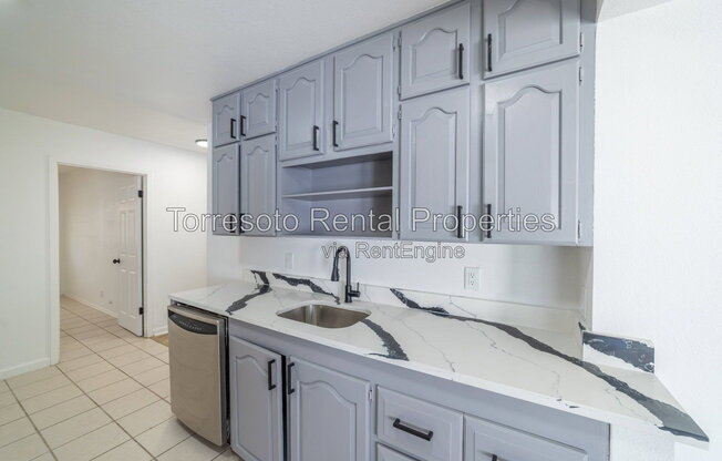 1 bed, 1 bath, $900, Unit B