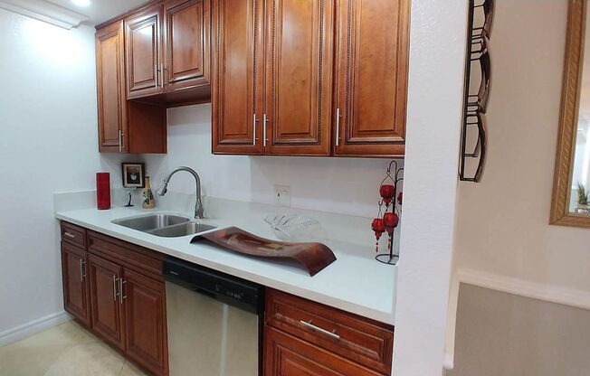 2 beds, 2 baths, 910 sqft, $2,850, Unit 512