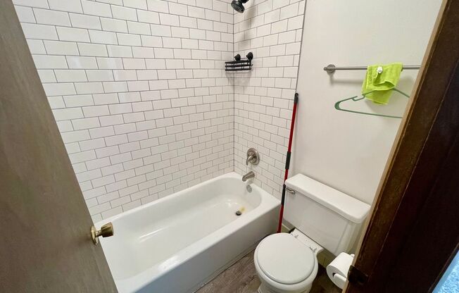 1 bed, 1 bath, $1,095, Unit 108