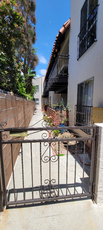2213 VOORHEES AVE