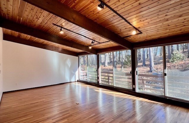 12 WHITE PINE LN