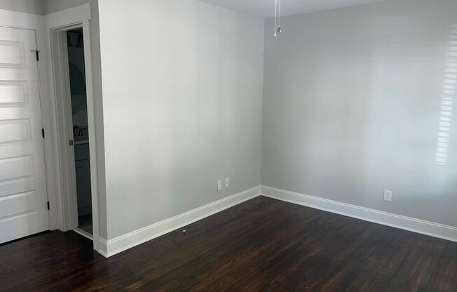 Beautifully Renovated Apartment in Wilmore! - RENT SPECIAL!!