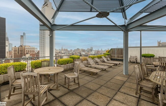 1 bed, 1 bath, 1,000 sqft, $6,500, Unit 8L