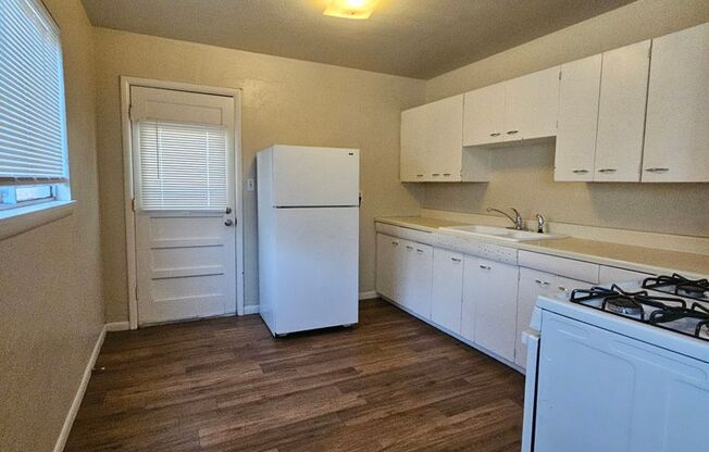 (3) Bed in Central Norman! New Carpet! Cleveland School District!