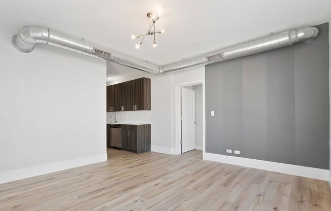 2 beds, 1 bath, 664 sqft, $2,300, Unit 210