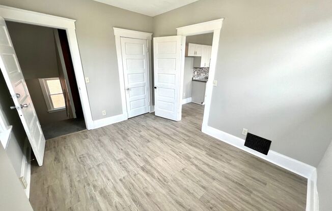 3 beds, 1 bath, 1,060 sqft, $1,400, Unit Unit 2