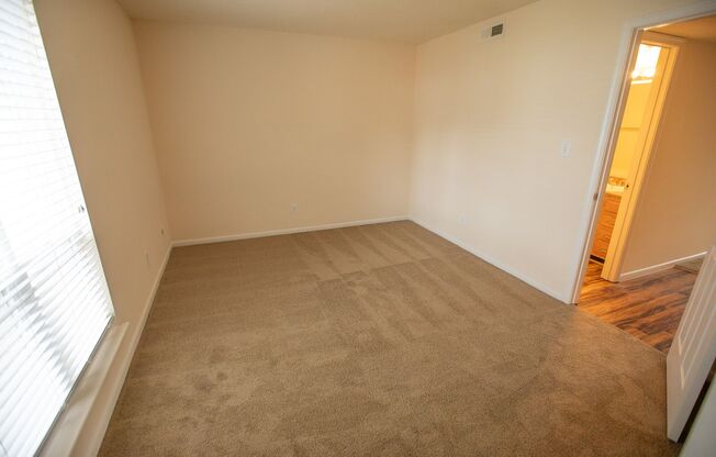 1 bed, 1 bath, 693 sqft, $1,350, Unit 00 - 516201
