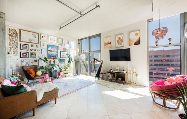 Arts District- Downtown Las Vegas~Luxury furnished condo now available!