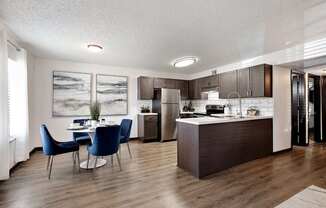 The Lorient, Apartments in Pensacola