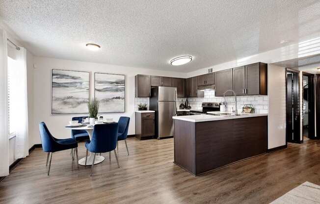 The Lorient, Apartments in Pensacola