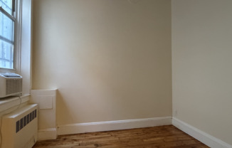 457 W 35 ST