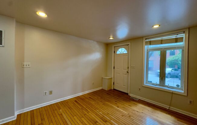 Charming 2BD/1.5BA Townhome in Canton, MD!