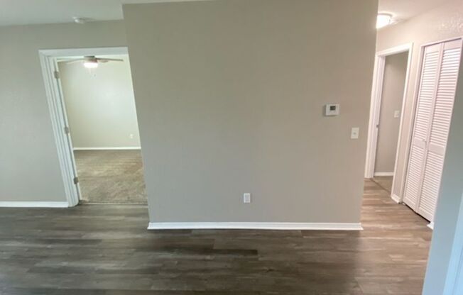 2 beds, 2 baths, 856 sqft, $920, Unit 2827-1811