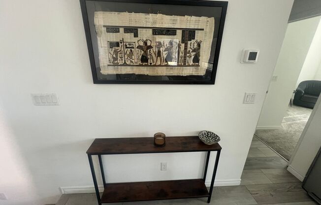 2 beds, 1 bath, $2,000, Unit UNIT # 72 20 72