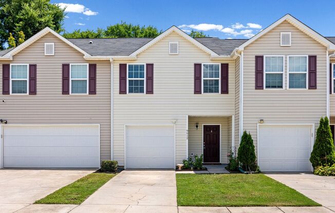 Beautiful 3-bed, 2.5 bath townhome in Catawba River Plantation of Charlotte!
