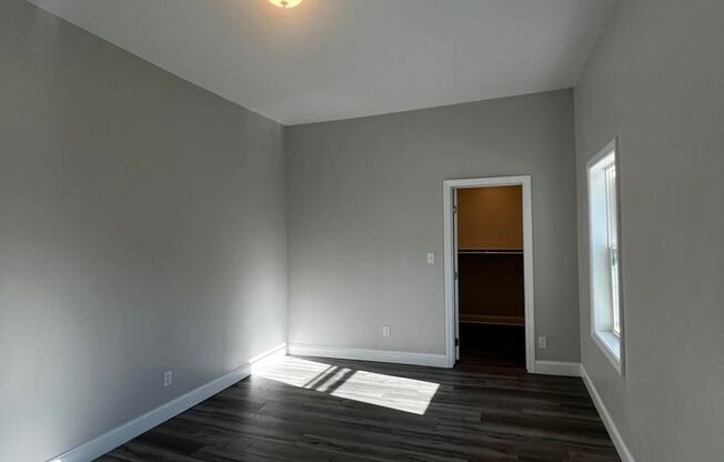 3 beds, 1 bath, $1,900, Unit 3E