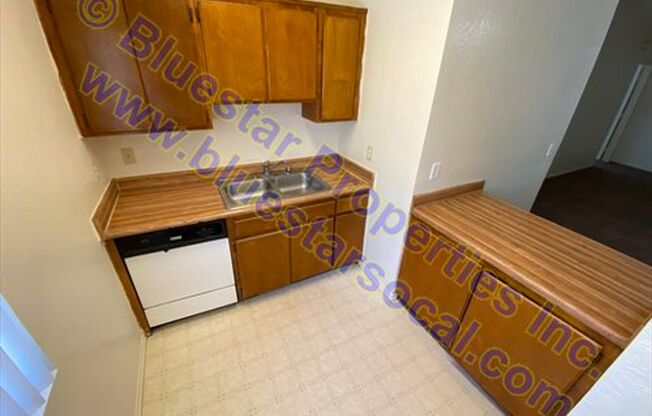 2 beds, 1 bath, 900 sqft, $1,250, Unit C